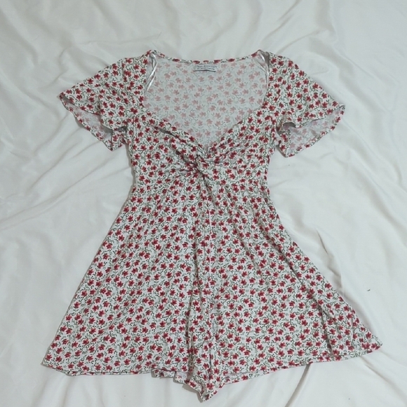 UO Kerry Ivory Floral Playsuit, Color Red/Green/White Size SP - Picture 3 of 16